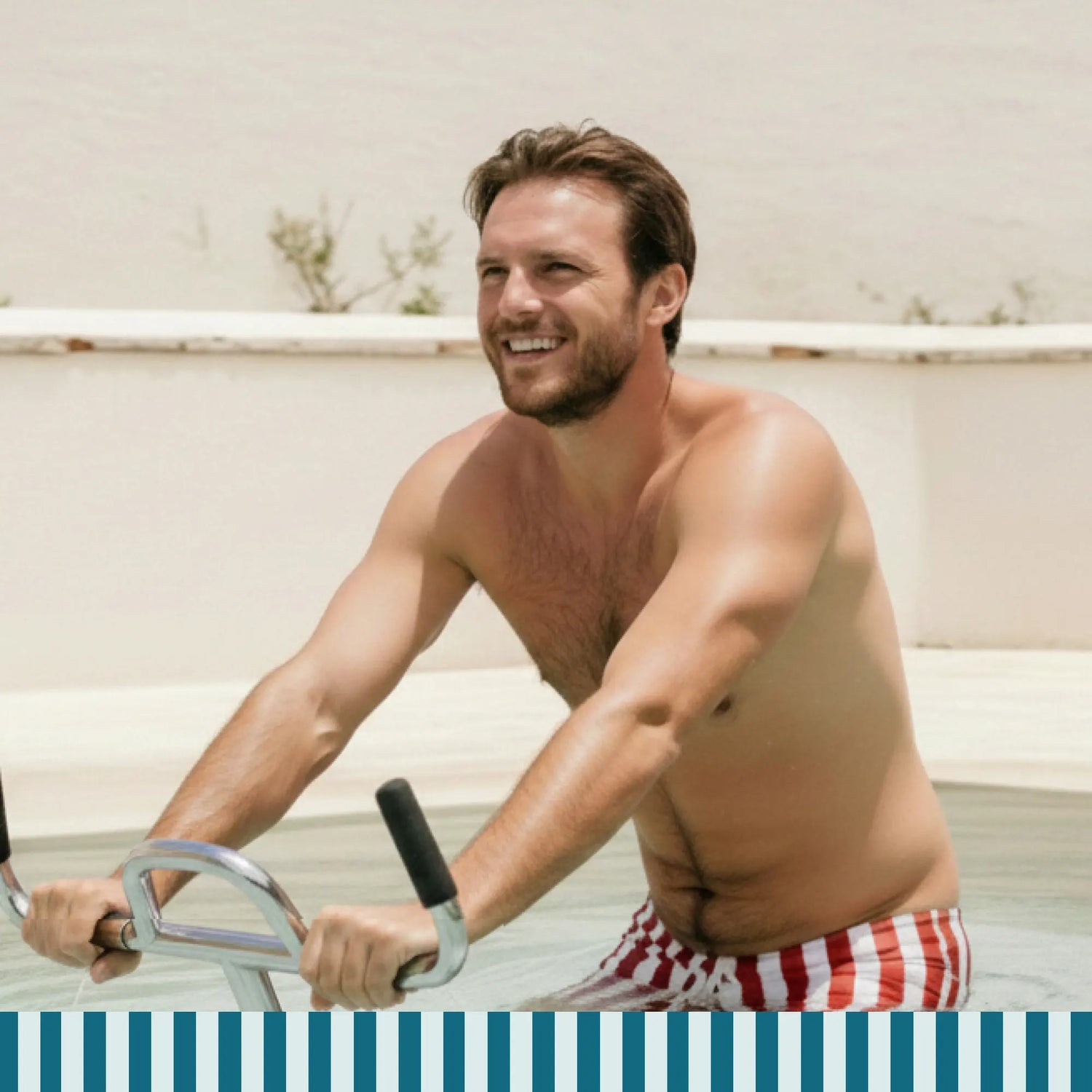 Homme réalisant une séance d’aquabiking Lovee pour retrouver la forme en douceur